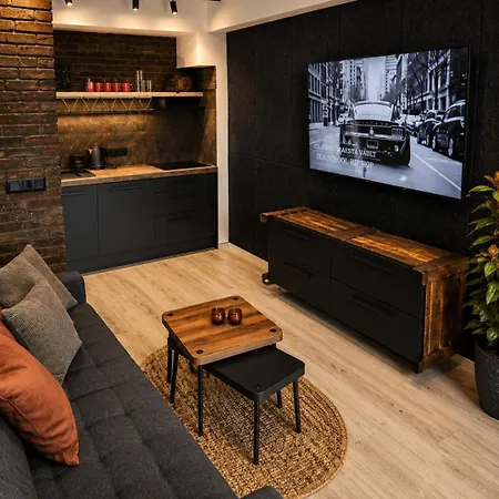Industrial With Free Parking & Smart Check-in Near Terminal Shopping Center Apartman Besztercebánya