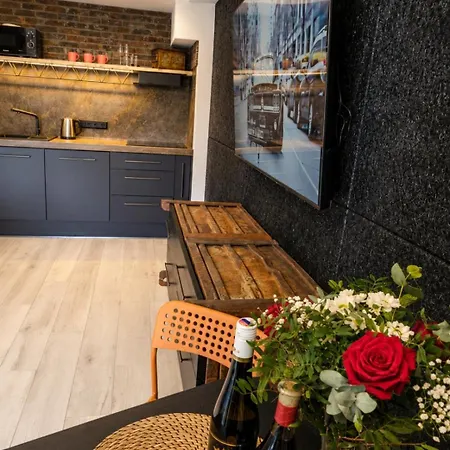 Industrial With Free Parking & Smart Check-in Near Terminal Shopping Center Apartman