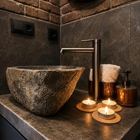 Industrial With Free Parking & Smart Check-in Near Terminal Shopping Center Besztercebánya